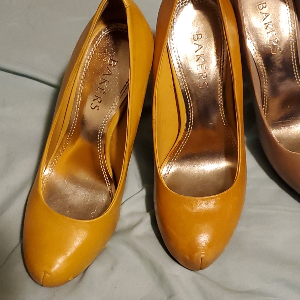 Get all 4 pair!! As is! 2 pair size 5 & 2 pair 5.5 - Picture 2 of 12